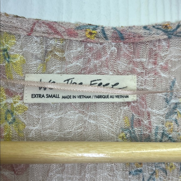 Free People - We The Free Angelina Sheer Floral Print Button Down Crop Blouse XS - Picture 8 of 11